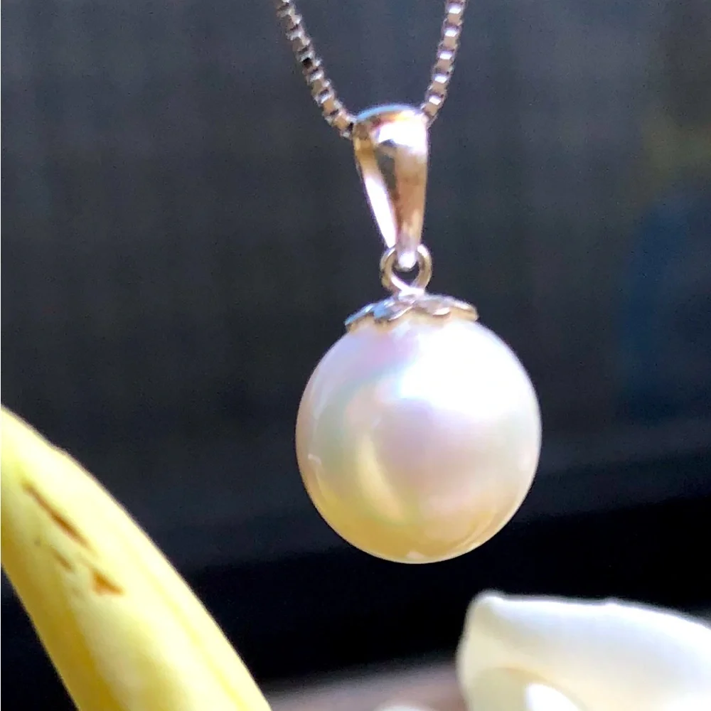 12-12.5mm Collection White South Sea Pearl Charm - Picture 1 of 3